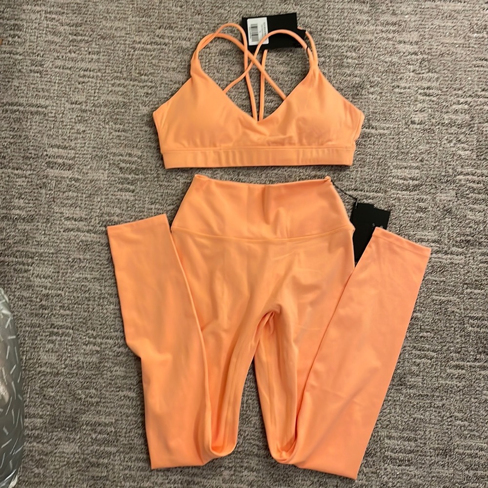 CSB- SERENITY SCRUNCH LEGGINGS AND SERENITY IRIS CROP imperfect size Medium